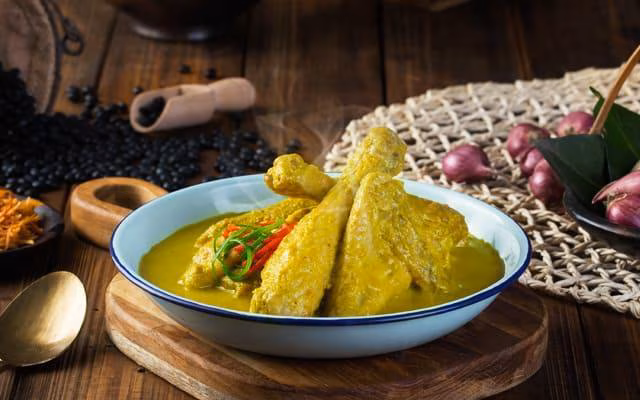 Ayam Bumbu Kuning Sajian Yang Pas Untuk Menu Sahur Kamu