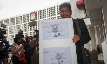 Menang Sengketa Informasi, Bonatua Dapat Salinan Ijazah Jokowi