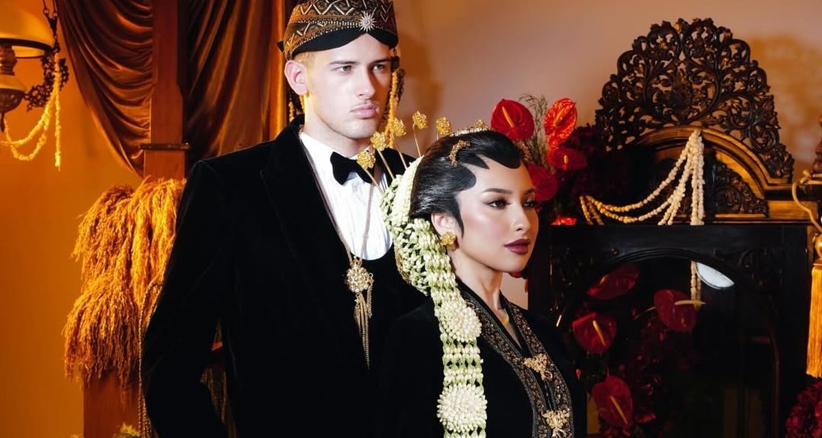 Potret Prewedding Justin Hubner Dan Jennifer Coppen Adat Jawa