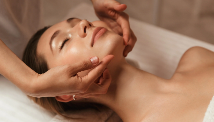 Face Massage Memberikan Manfaat Luar Biasa Bagi Wajah Kamu