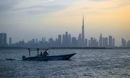 Keindahan Burj Khalifa : Menara Pencakar Langit Berada Di Dubai